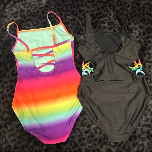 Girls 1 pc (x4) swimsuit bundle